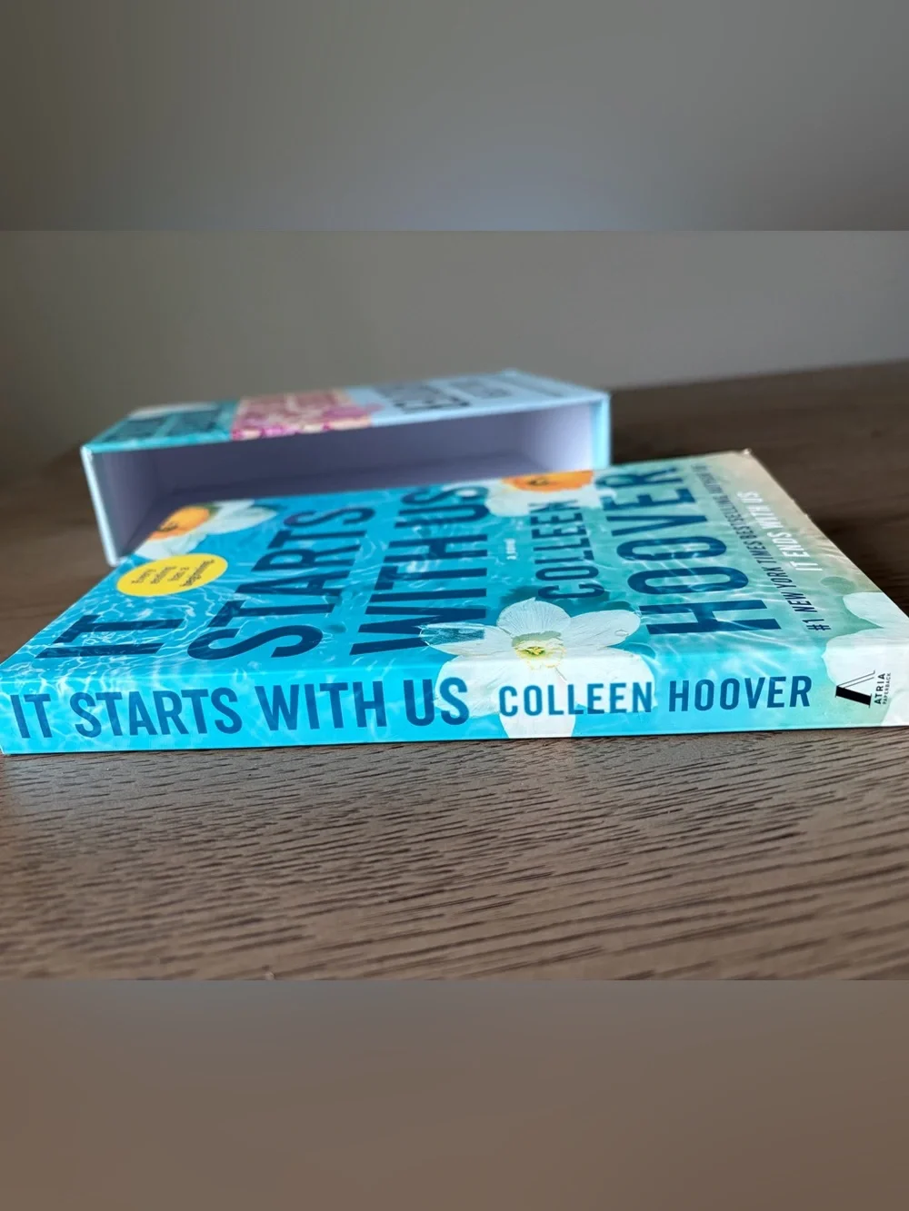 Colleen Hoover boxed set: it ends with us, it starts with us. (Paperback)